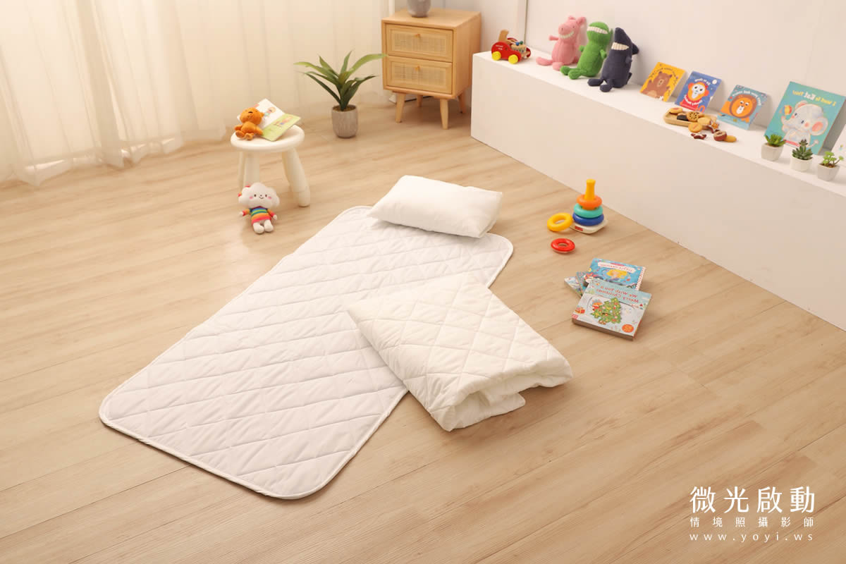 卡通聯名寢具攝影｜史努比圖騰藍色床包模特兒居家情境攝影｜銘詳 3