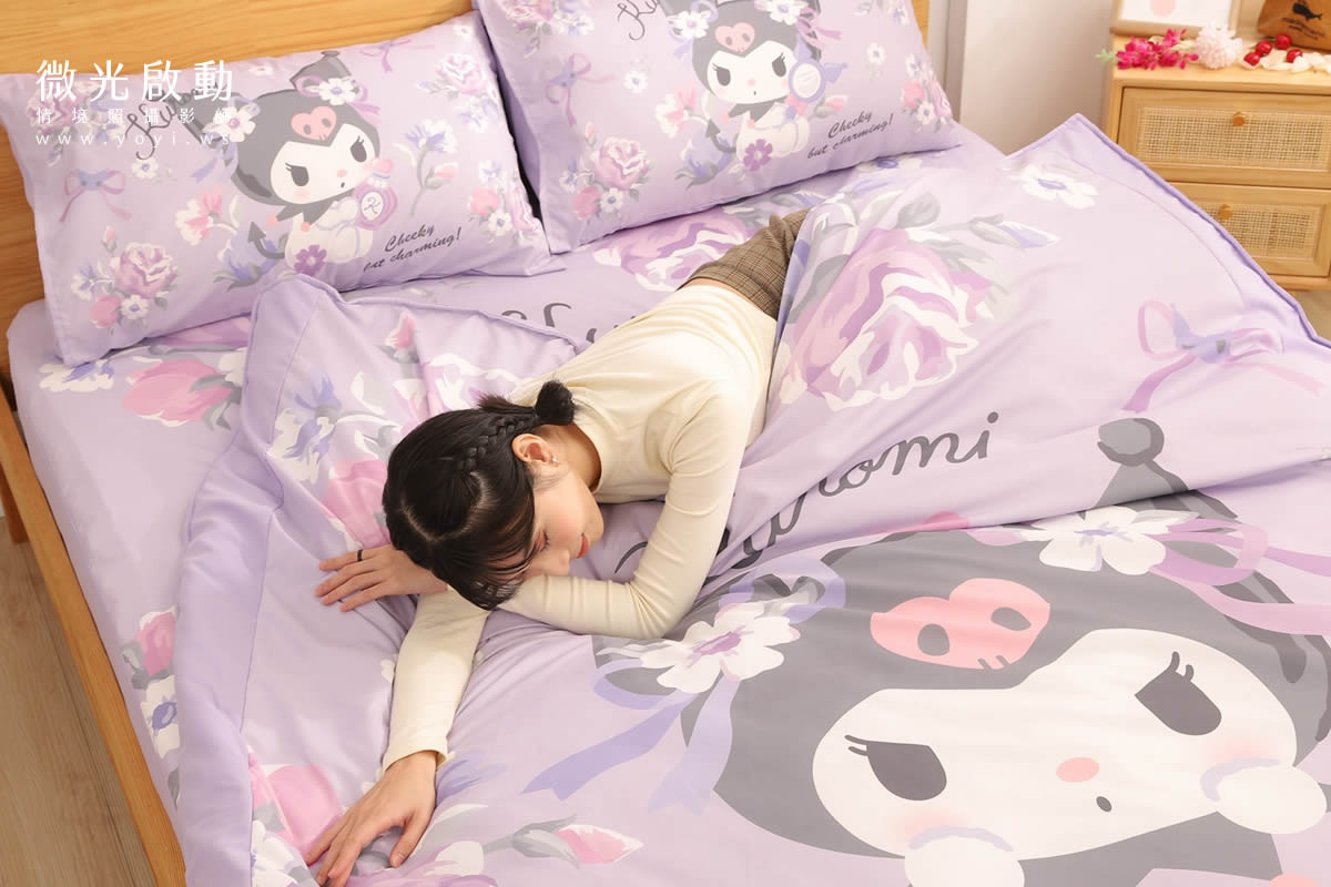 卡通聯名寢具攝影｜史努比圖騰藍色床包模特兒居家情境攝影｜銘詳 83