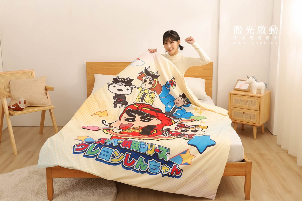 卡通聯名寢具攝影｜史努比圖騰藍色床包模特兒居家情境攝影｜銘詳 91