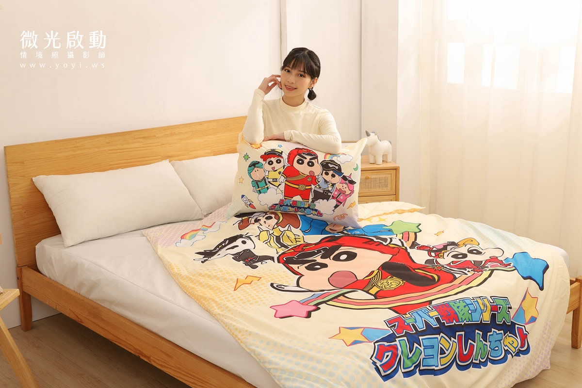卡通聯名寢具攝影｜史努比圖騰藍色床包模特兒居家情境攝影｜銘詳 93