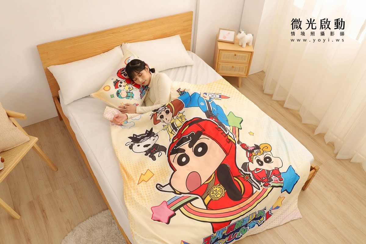 卡通聯名寢具攝影｜史努比圖騰藍色床包模特兒居家情境攝影｜銘詳 95