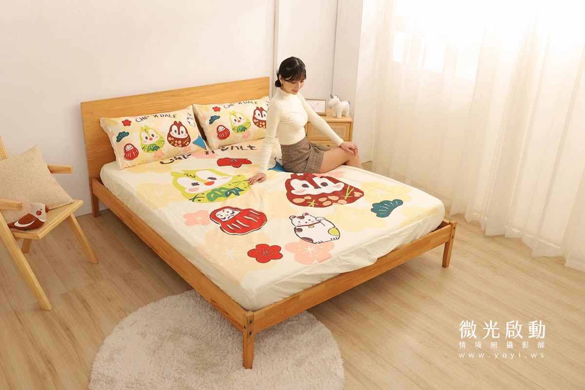 卡通聯名寢具攝影｜史努比圖騰藍色床包模特兒居家情境攝影｜銘詳 105