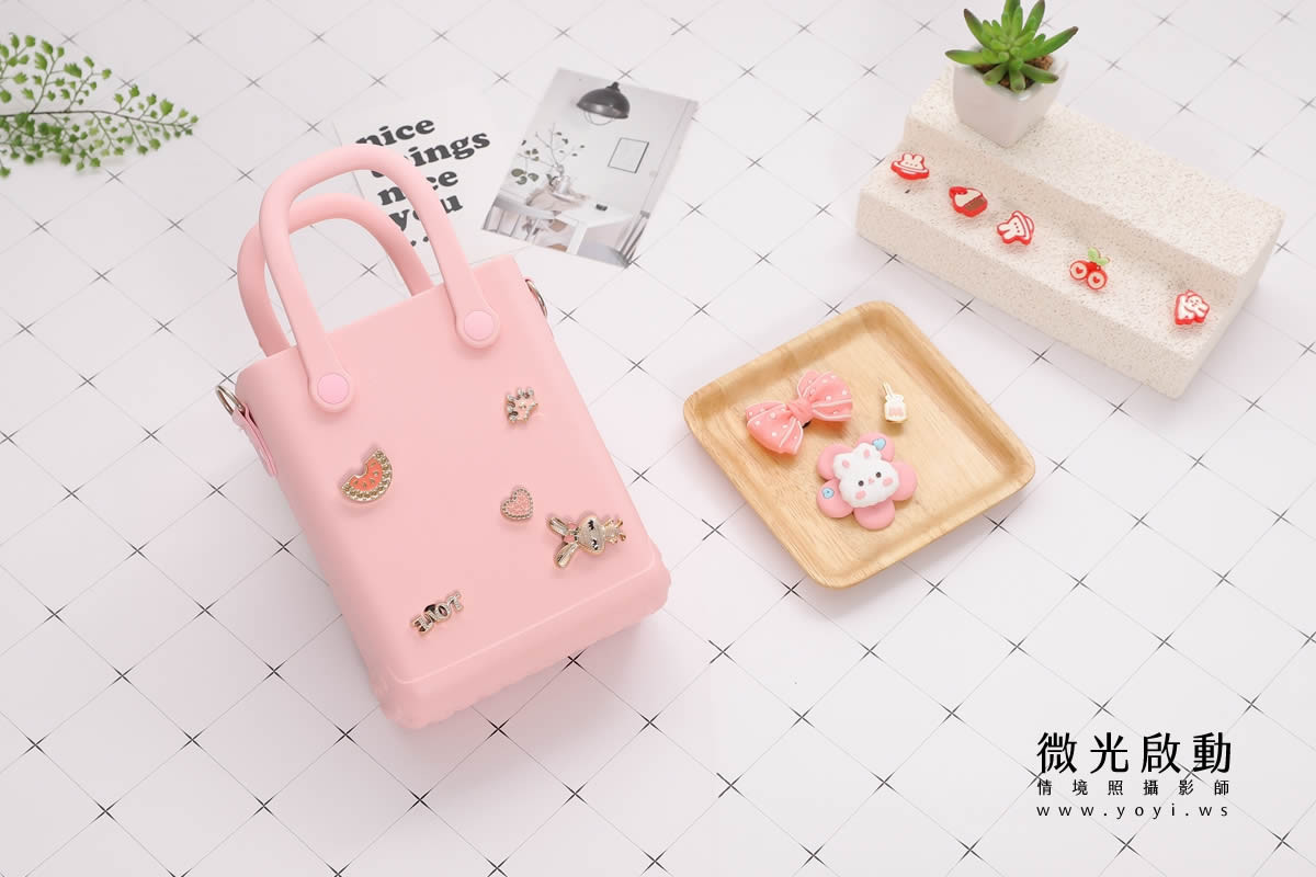 服飾配件商品攝影｜多色系居家拖鞋與包包生活感情境攝影｜太松鞋業 7