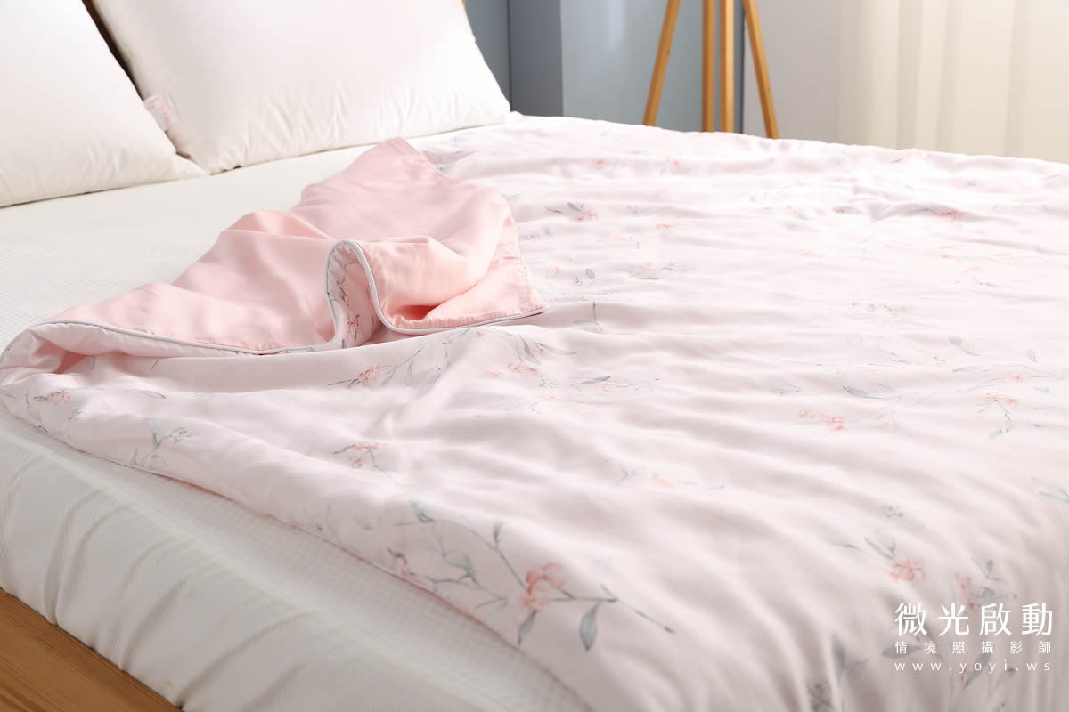 品牌羽絨被攝影｜合隆羽藏粉色輕柔羽絨被模特兒情境攝影｜合隆羽藏 101