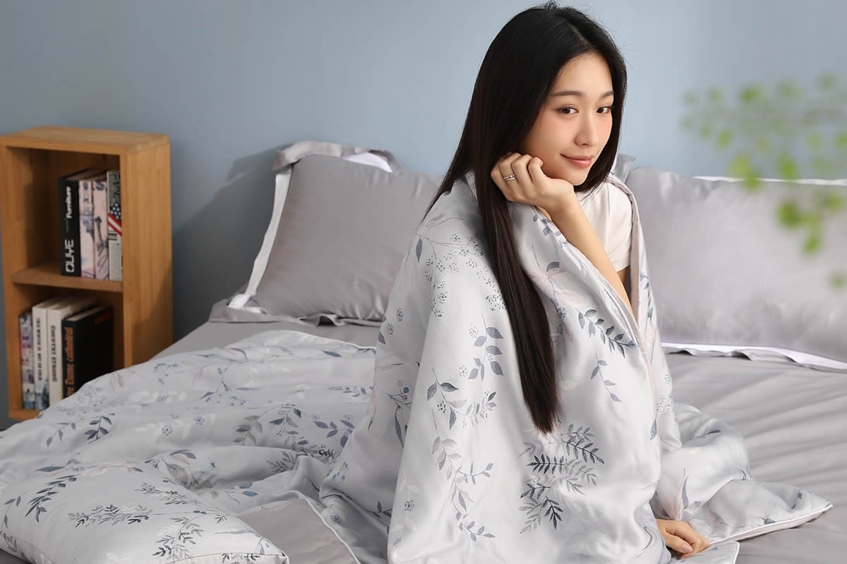 品牌羽絨被攝影｜合隆羽藏粉色輕柔羽絨被模特兒情境攝影｜合隆羽藏 125