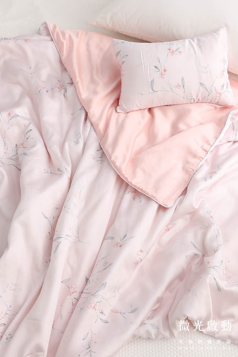 品牌羽絨被攝影｜合隆羽藏粉色輕柔羽絨被模特兒情境攝影｜合隆羽藏 135