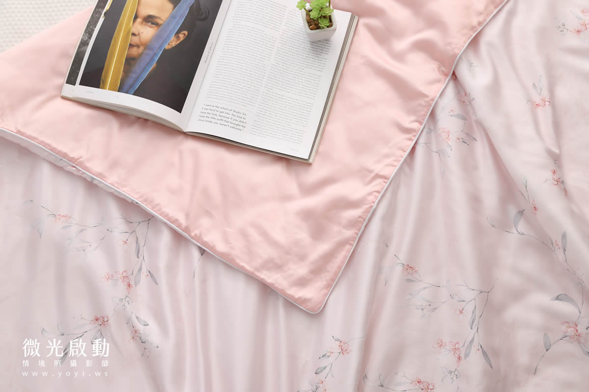 品牌羽絨被攝影｜合隆羽藏粉色輕柔羽絨被模特兒情境攝影｜合隆羽藏 159