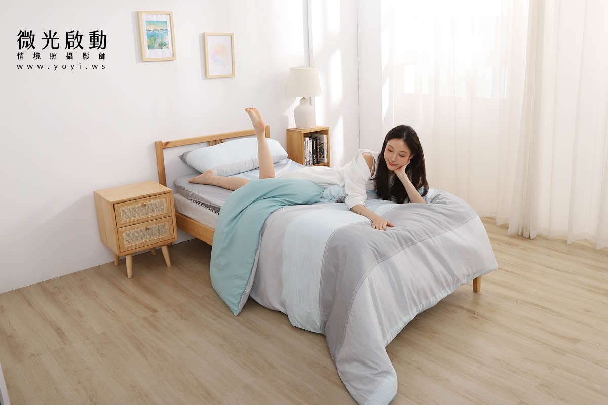 寢具商品攝影｜水藍色單人床包組模特兒情境攝影｜蓓爾國際 89