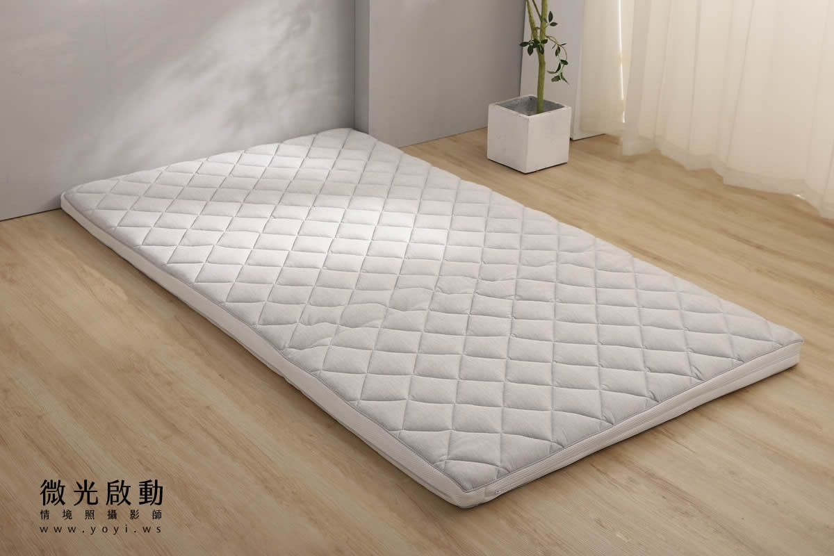 床墊商品攝影｜輕巧收納摺疊床墊明亮居家情境攝影｜新材質業有限公司 7