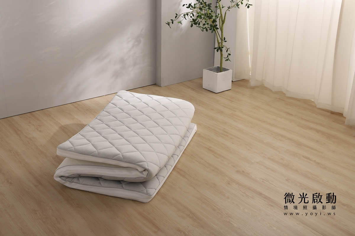床墊商品攝影｜輕巧收納摺疊床墊明亮居家情境攝影｜新材質業有限公司 9