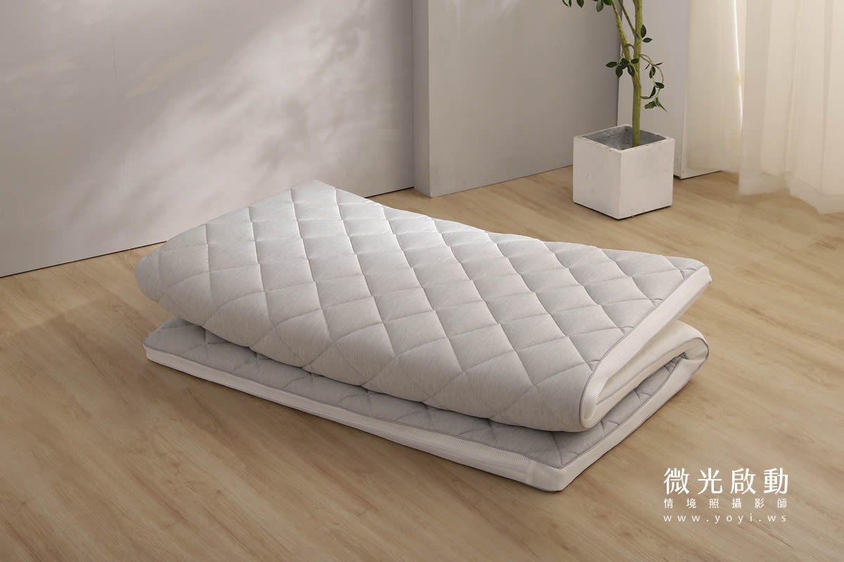 床墊商品攝影｜輕巧收納摺疊床墊明亮居家情境攝影｜新材質業有限公司 11