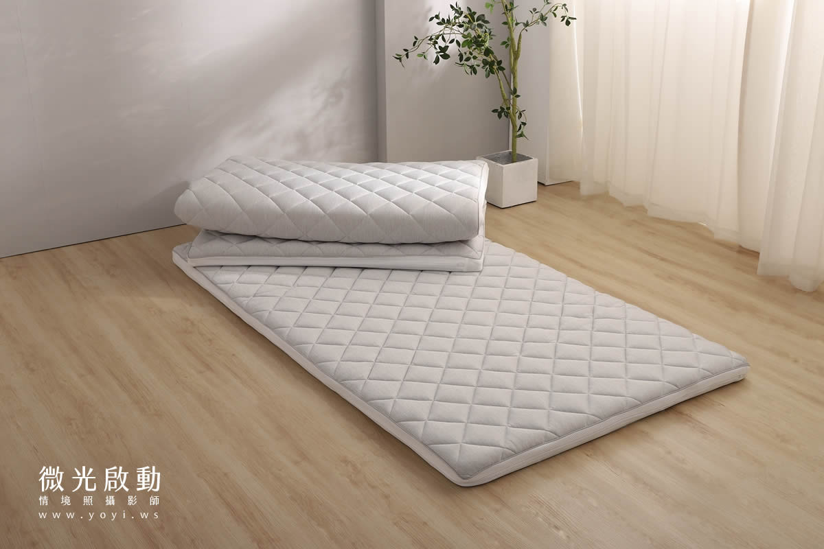 床墊商品攝影｜輕巧收納摺疊床墊明亮居家情境攝影｜新材質業有限公司 15