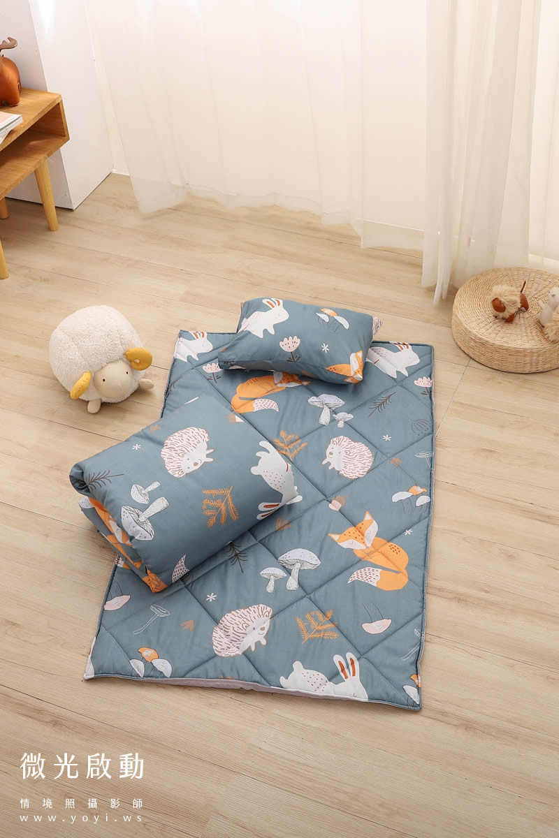兒童寢具攝影｜童趣圖騰防踢被模特兒熟睡情境攝影｜冠益 23