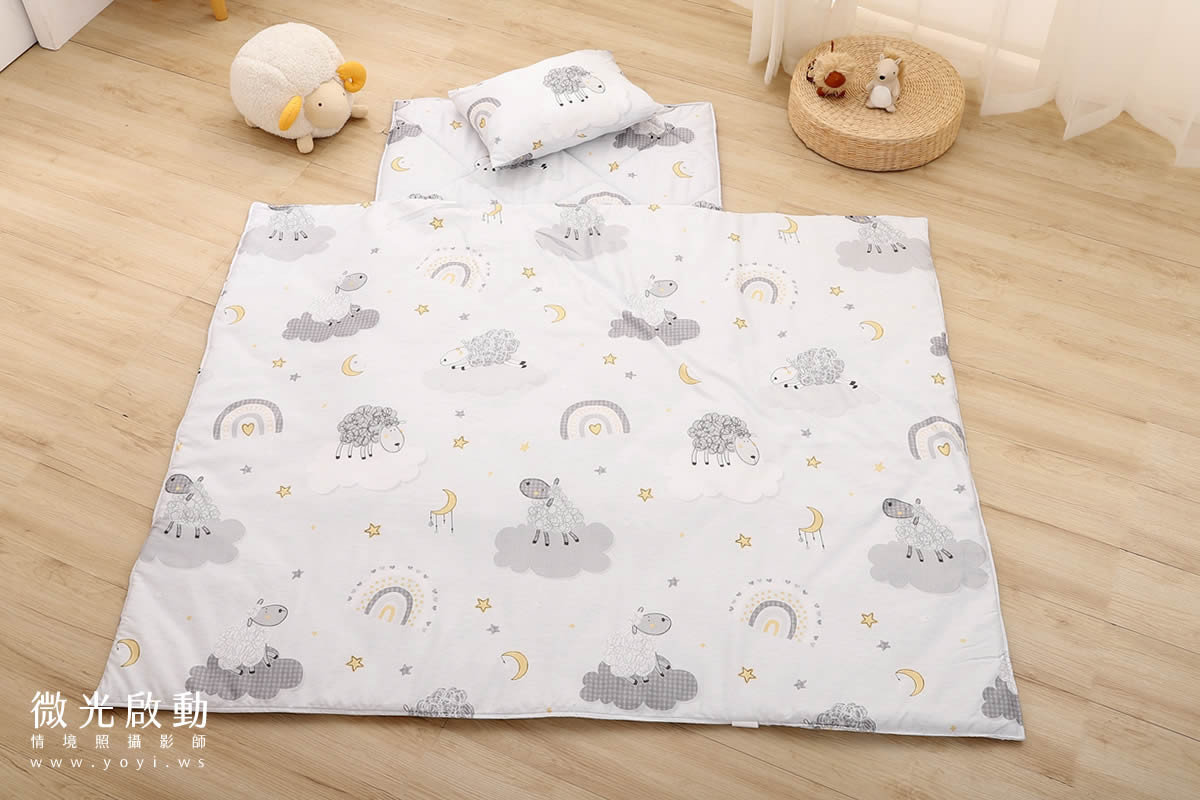 兒童寢具攝影｜童趣圖騰防踢被模特兒熟睡情境攝影｜冠益 33