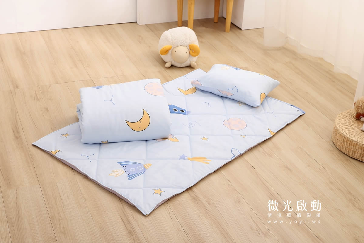 兒童寢具攝影｜童趣圖騰防踢被模特兒熟睡情境攝影｜冠益 39