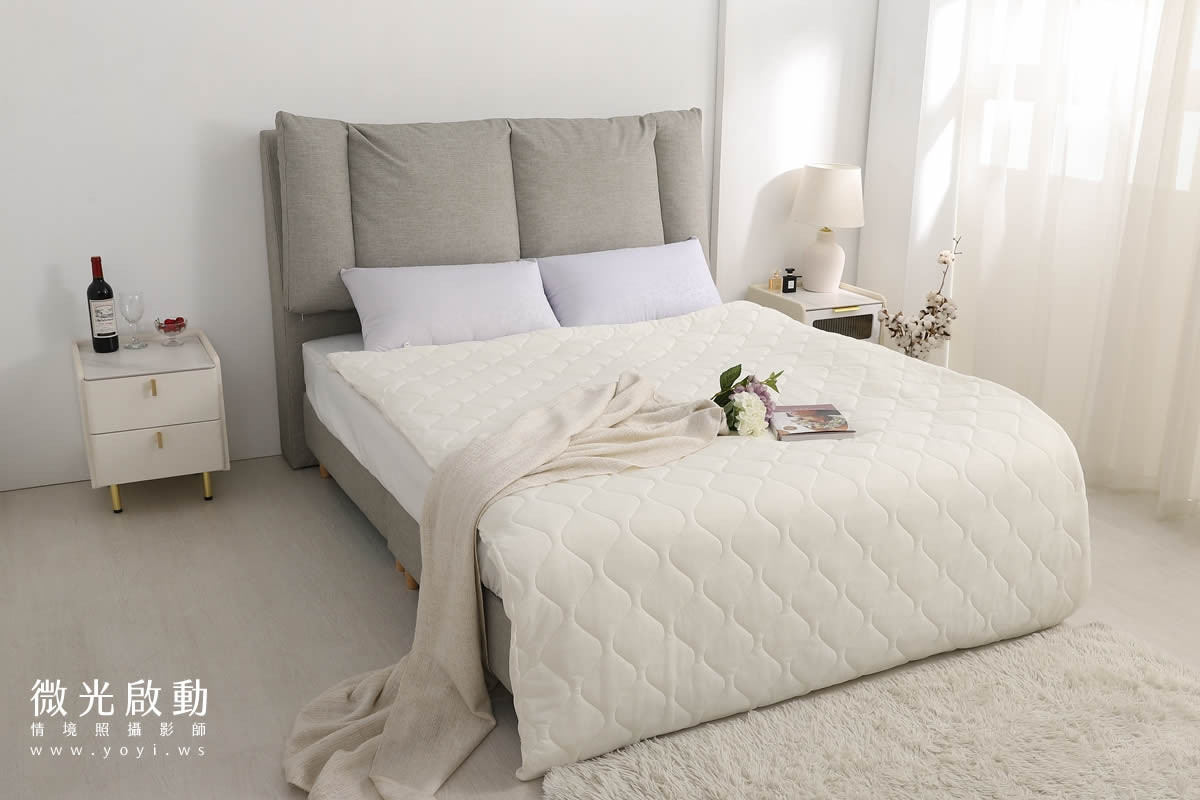 夏季寢具攝影｜純白色透氣涼被明亮臥室情境攝影 35