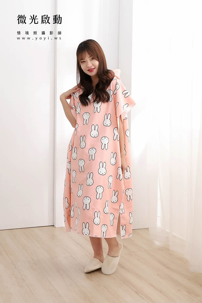 毛巾浴袍商品攝影｜粉色質感浴袍模特兒實穿情境攝影｜星紅織品 1