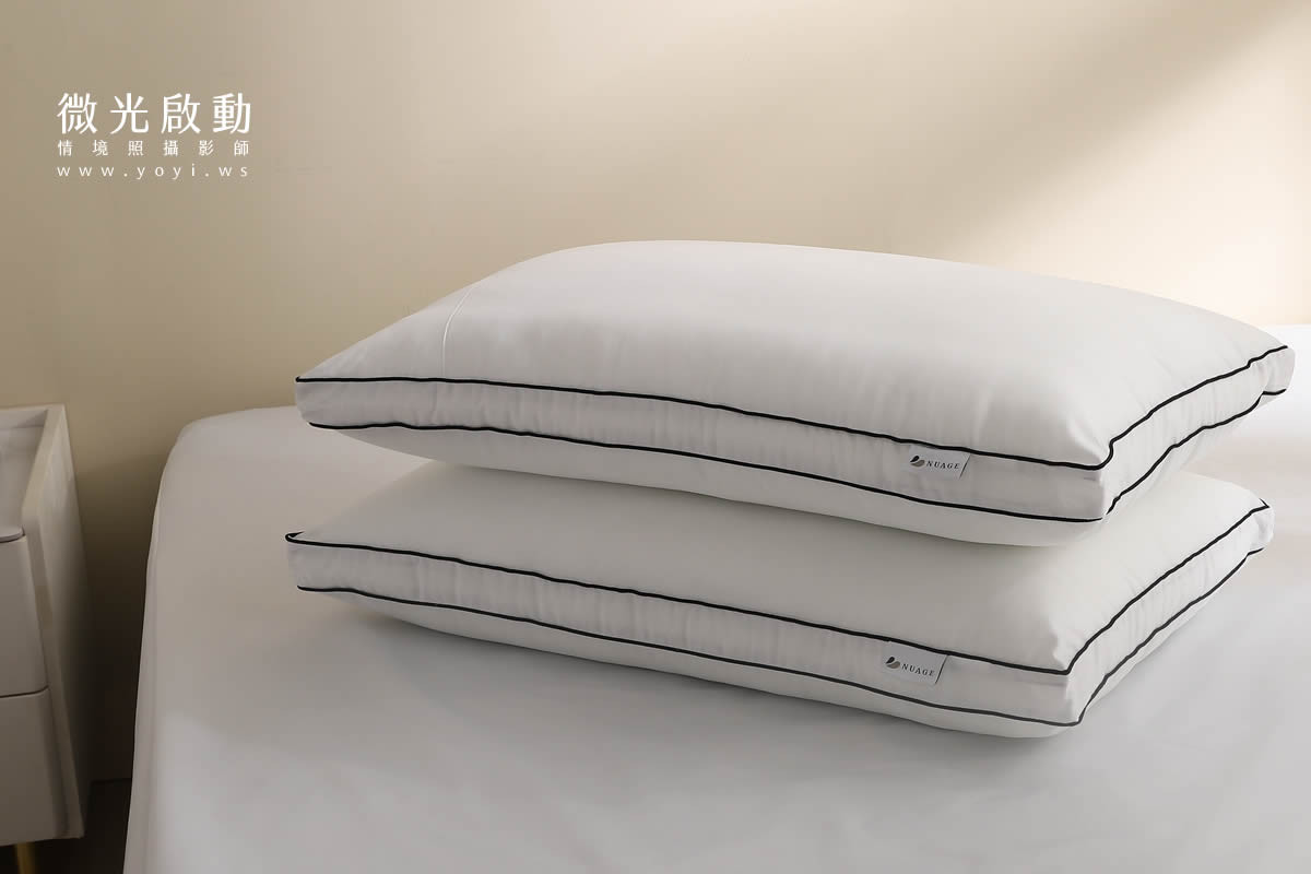 寢具配件商品攝影｜純白機能枕頭與保潔墊明亮情境攝影｜雲威國際 19