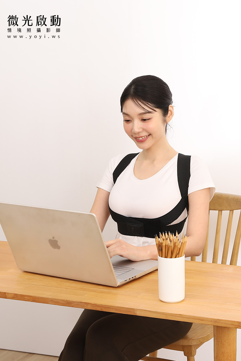 美姿帶商品攝影｜模特兒辦公情境實穿展示攝影｜安里有限公司 9