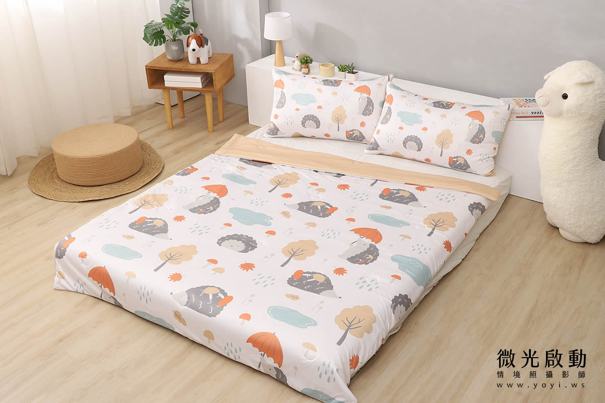 溫馨的兒童寢具，有可愛的雲朵和星星圖案
