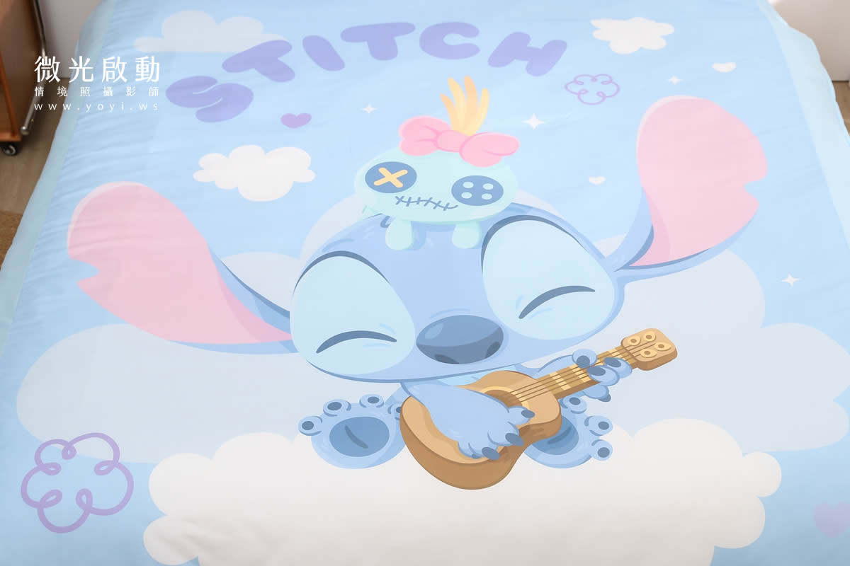 卡通聯名寢具攝影｜史迪奇圖騰藍色床包組情境攝影｜商家名稱 11