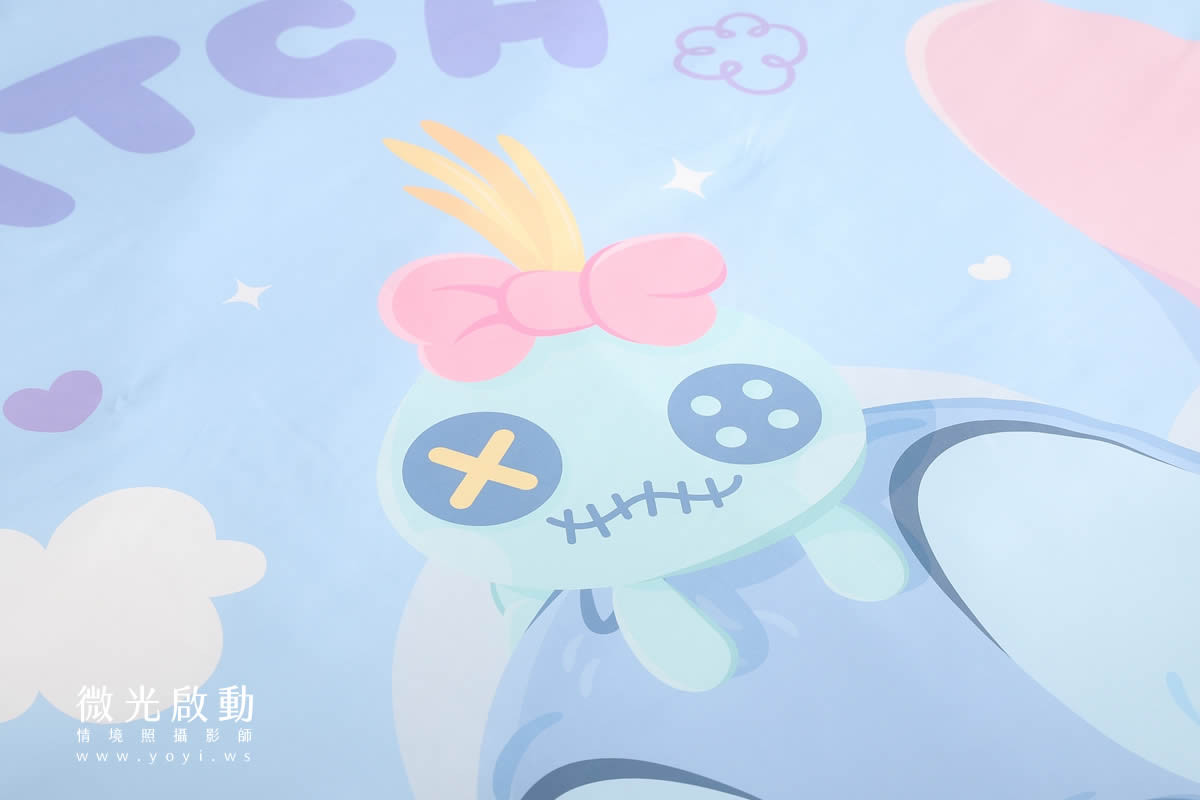 卡通聯名寢具攝影｜史迪奇圖騰藍色床包組情境攝影｜商家名稱 13