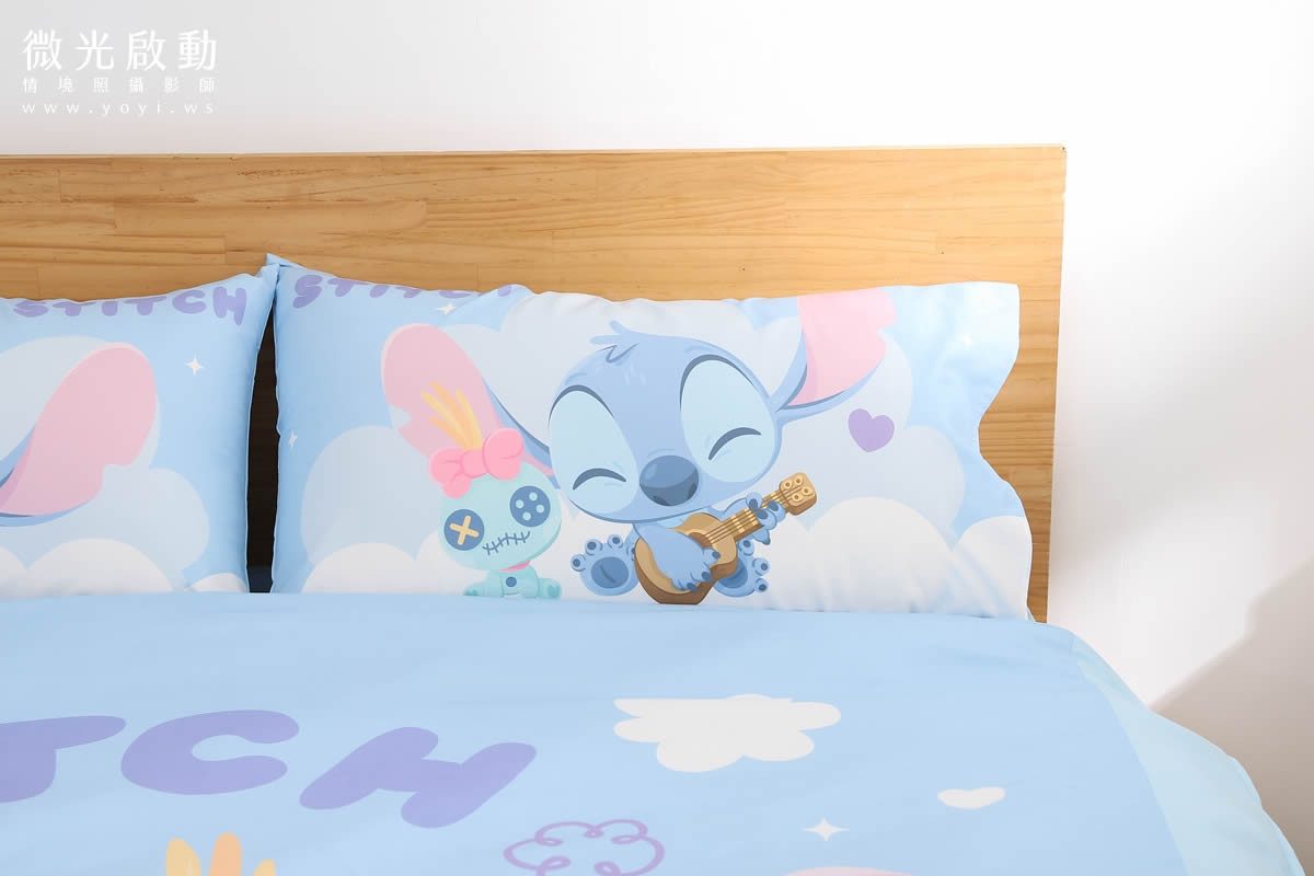 卡通聯名寢具攝影｜史迪奇圖騰藍色床包組情境攝影｜商家名稱 15