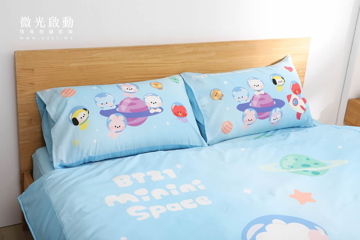 卡通聯名寢具攝影｜史迪奇圖騰藍色床包組情境攝影｜商家名稱 23
