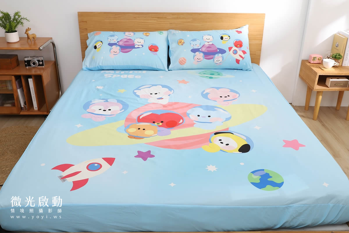 卡通聯名寢具攝影｜史迪奇圖騰藍色床包組情境攝影｜商家名稱 31