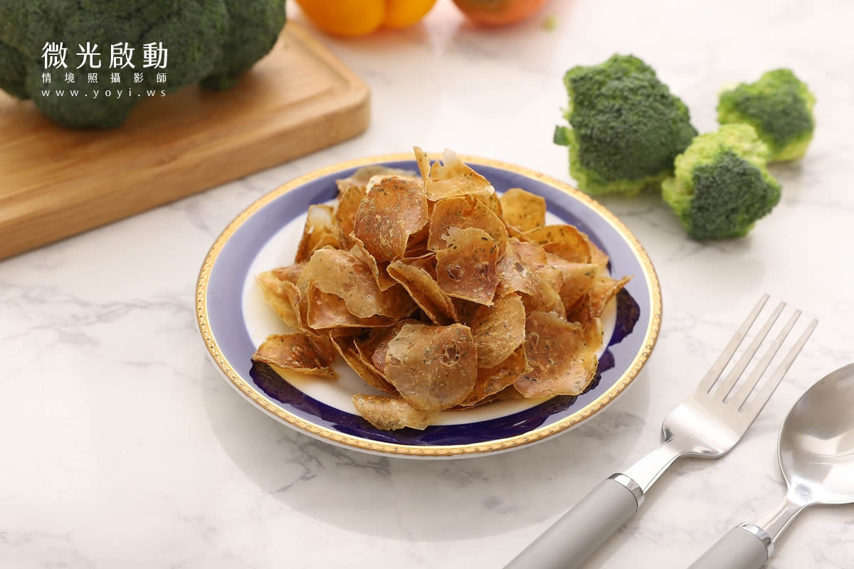 專業寵物食品攝影，捕捉狗狗在戶外玩耍的活潑瞬間，讓產品與寵物更貼近。