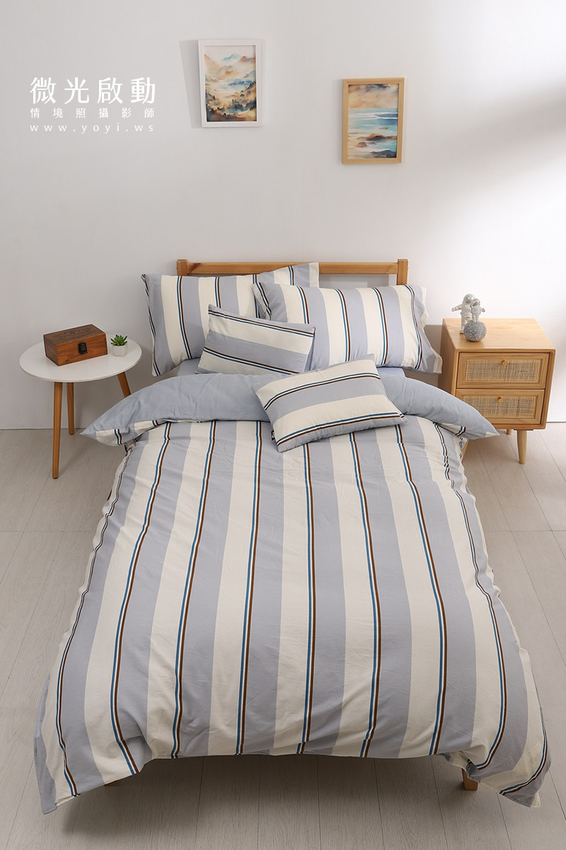 單人床寢具攝影｜藍灰條紋床包組慵懶居家情境攝影 11
