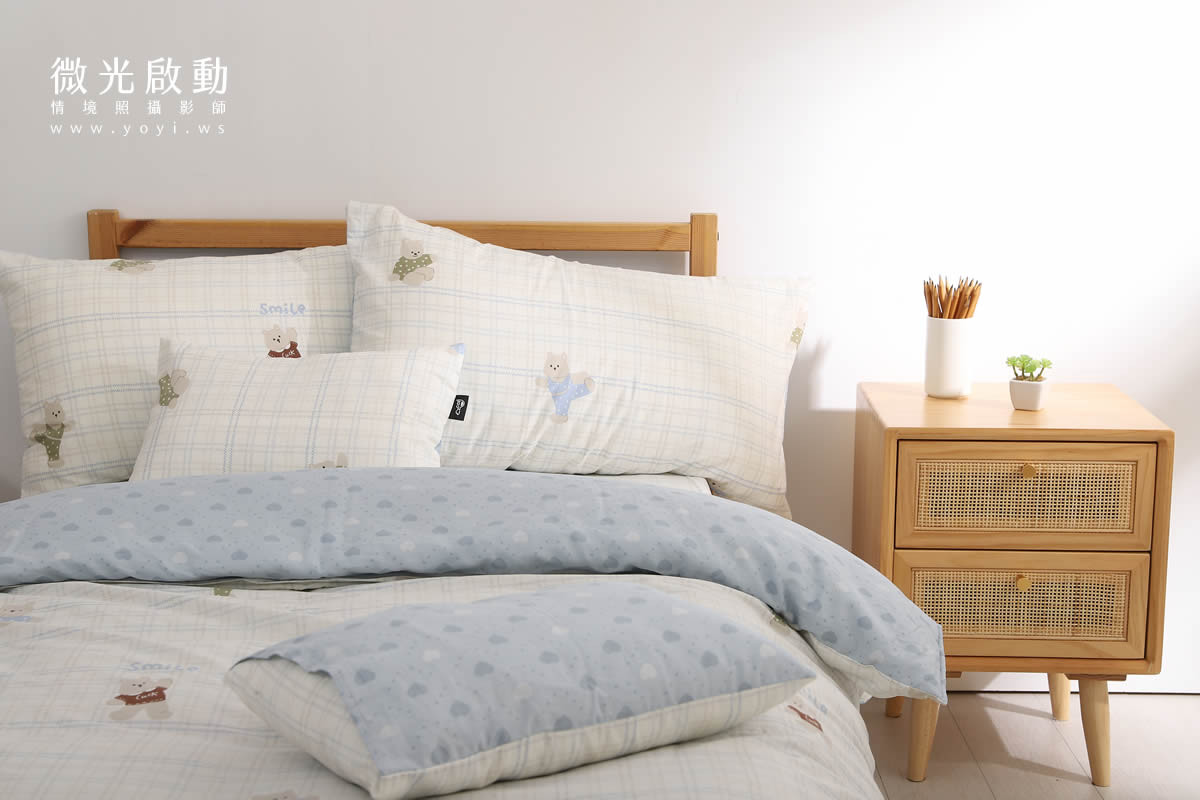 單人床寢具攝影｜藍灰條紋床包組慵懶居家情境攝影 29