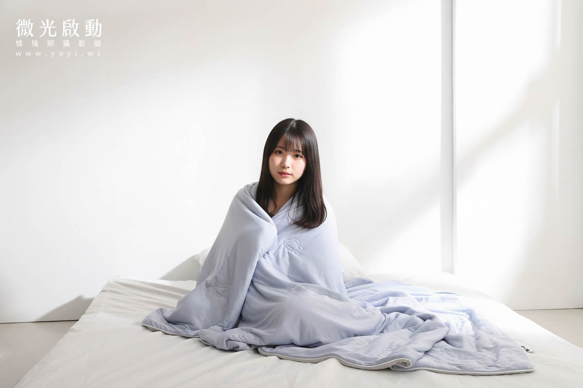 單人床寢具攝影｜藍灰條紋床包組慵懶居家情境攝影 31