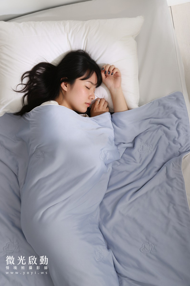 單人床寢具攝影｜藍灰條紋床包組慵懶居家情境攝影 33