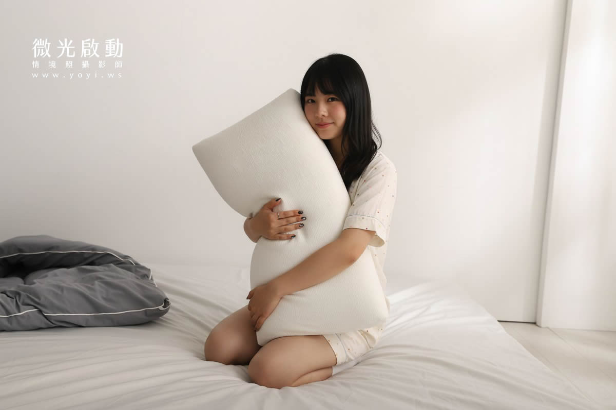 單人床寢具攝影｜藍灰條紋床包組慵懶居家情境攝影 35