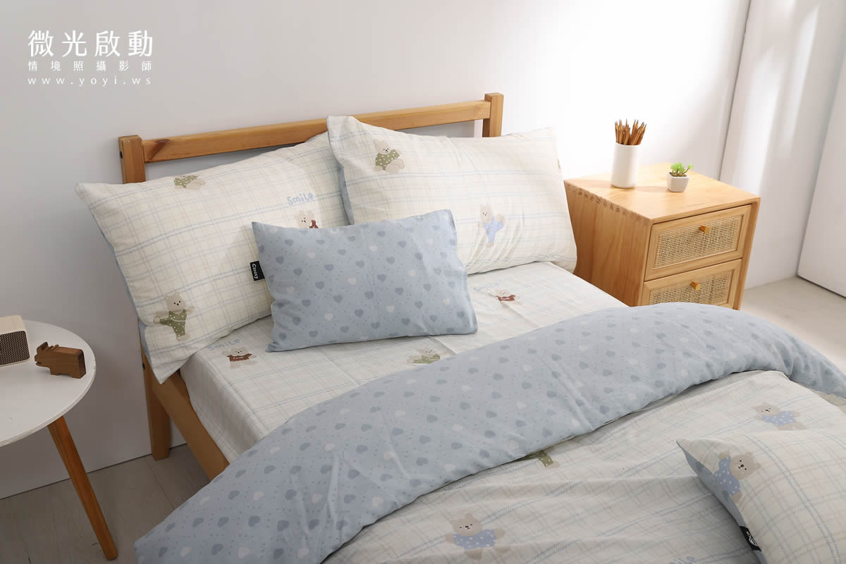 單人床寢具攝影｜藍灰條紋床包組慵懶居家情境攝影 59