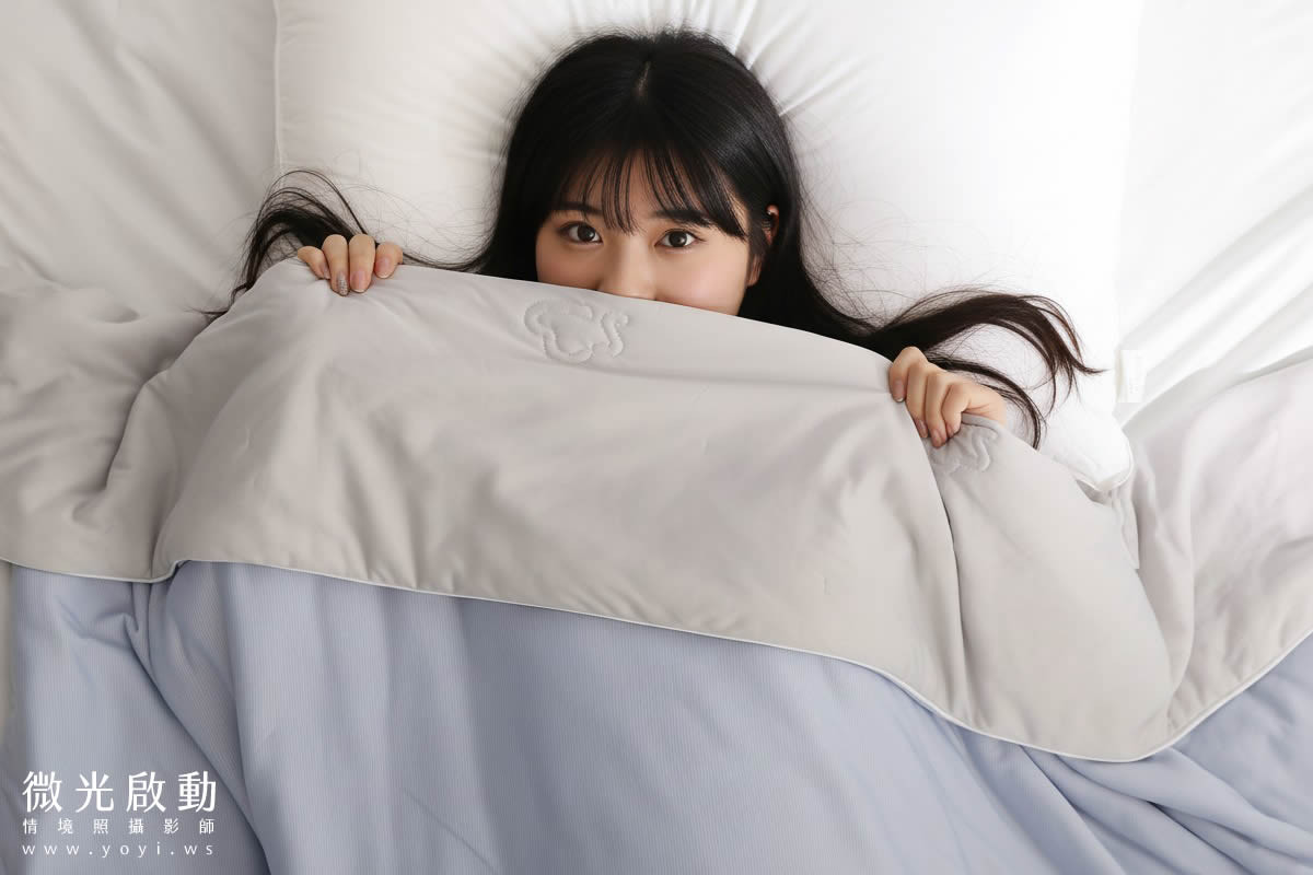 單人床寢具攝影｜藍灰條紋床包組慵懶居家情境攝影 65