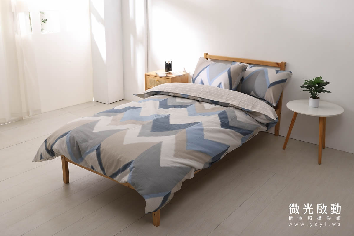 單人床寢具攝影｜藍灰條紋床包組慵懶居家情境攝影 71