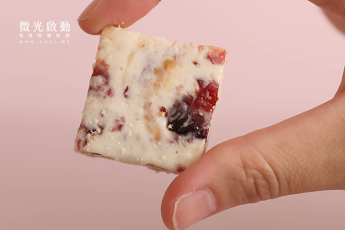 美食商品攝影｜模特兒品嚐手工餅乾明亮情境攝影 25