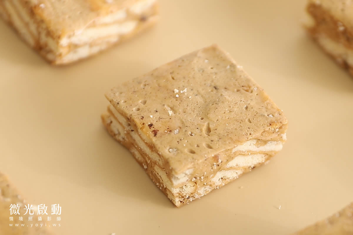 美食商品攝影｜模特兒品嚐手工餅乾明亮情境攝影 41