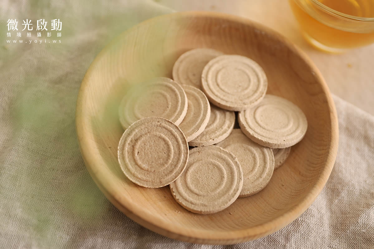 美食商品攝影｜模特兒品嚐手工餅乾明亮情境攝影 53