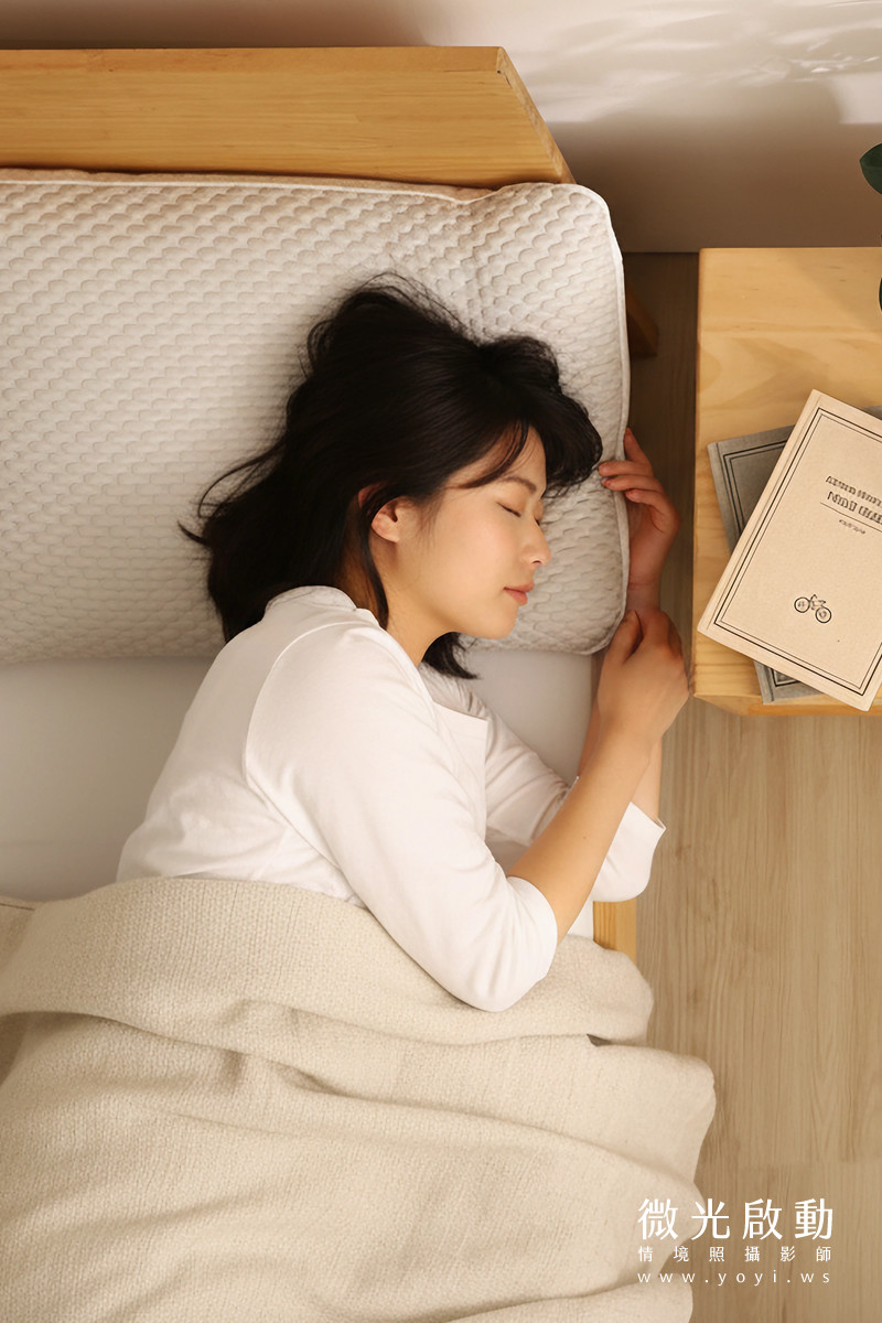 枕頭特寫，強調其透氣的紋理與立體設計。