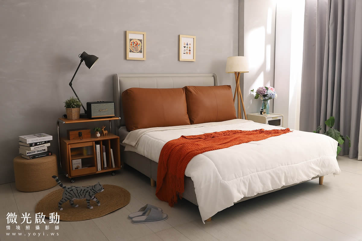寢具商品攝影｜暖橘色調雙人床組與靠枕情境攝影 1