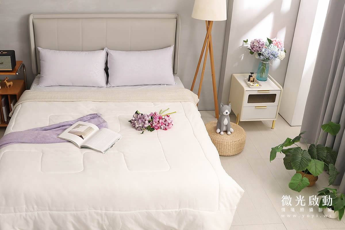 寢具商品攝影｜暖橘色調雙人床組與靠枕情境攝影 5