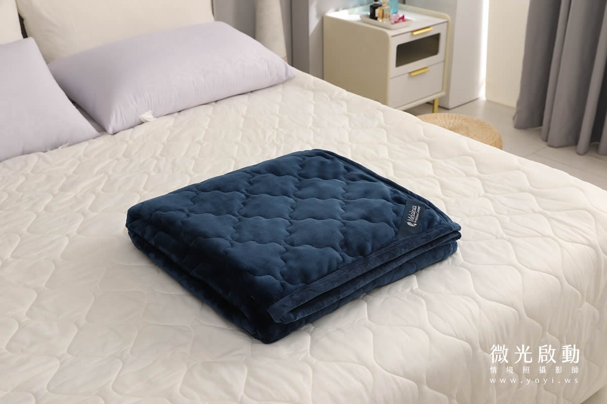 攝影棚租借，以白色與木質元素為主的臥室場景，適合拍攝各式寢具與居家產品