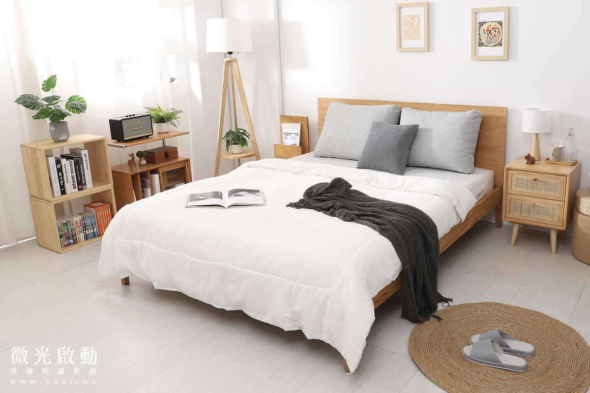 模特兒情境攝影，展示床墊柔軟度與寢具舒適感，居家生活風格拍攝