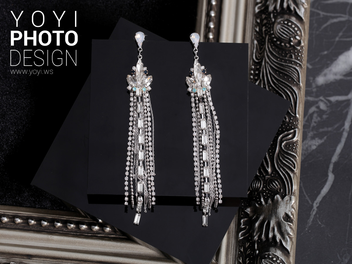 配飾攝影與精品拍攝 - 珠寶飾品、手錶與女包實例 | 優奕數位 72 時尚耳環攝影,金屬光澤與寶石細節的微距拍攝