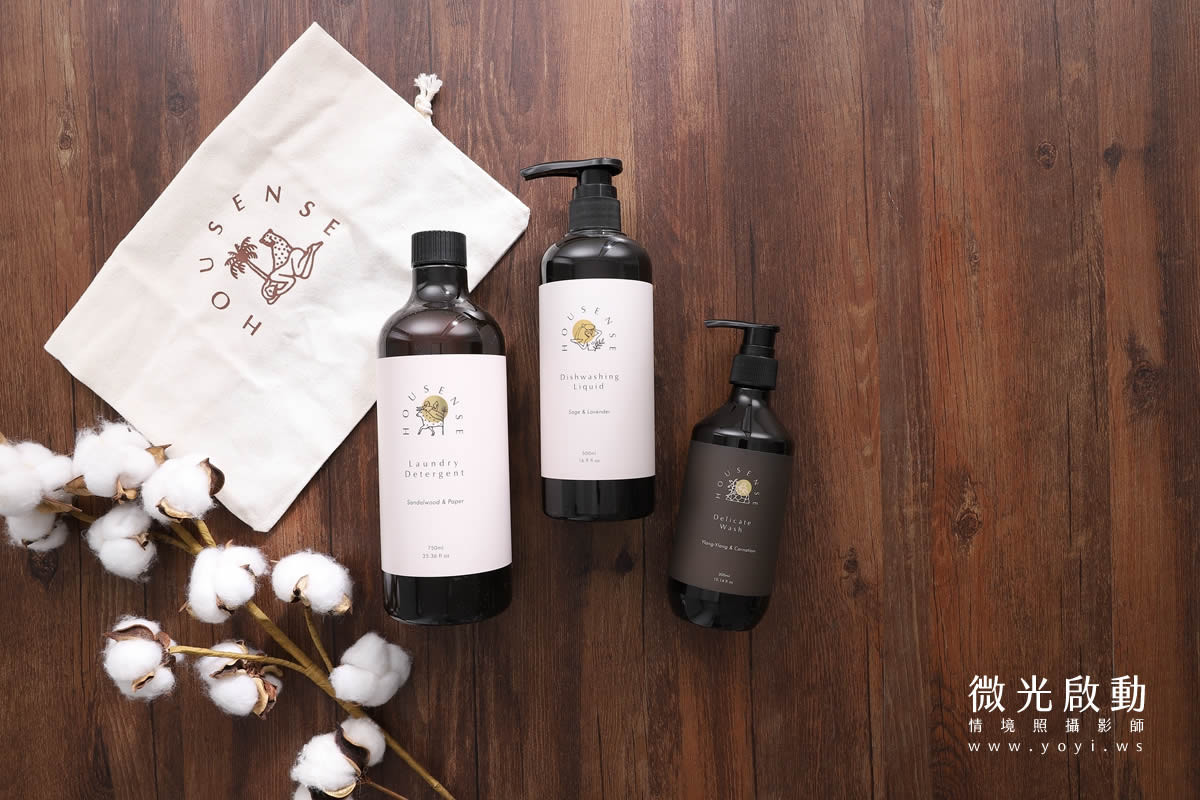 美妝攝影與保養品拍攝 - 彩妝質地與時丹軒手工皂實例 | 優奕數位 181 沐浴用品與身體乳液攝影,天然植萃氛圍與瓶身質感展示