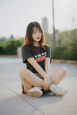 一般商品01 女性黑色T恤-最新的圓形標籤是可以自行更改